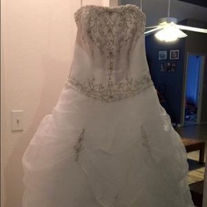 Allure bridals wedding dress size 6